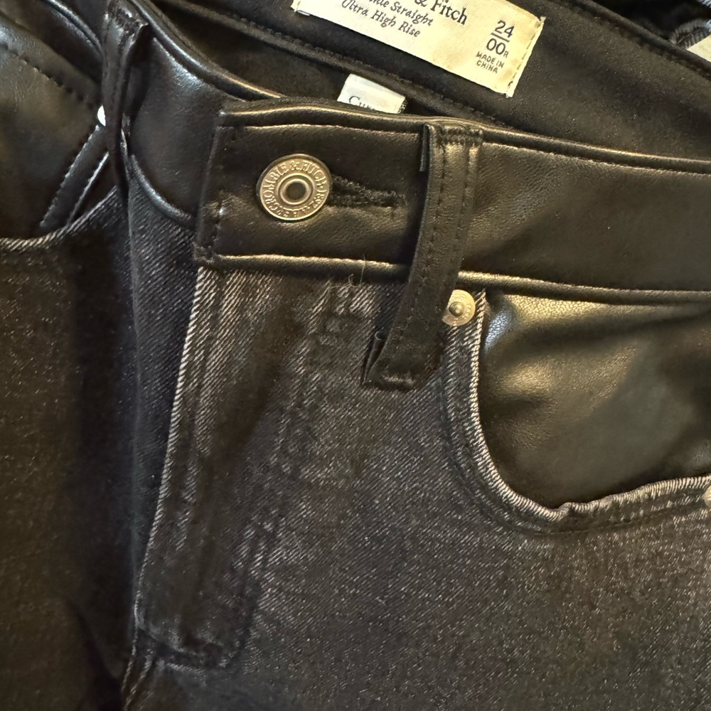 Abercrombie jeans - Picture 3 of 3